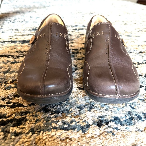 Clarks Unstructured Un Loop brown loafers - Picture 11 of 11